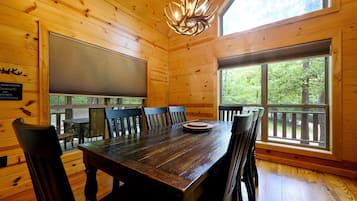 Cabin, Multiple Beds, Hot Tub, Mountain View (Summer Moon Lodge) | Dining