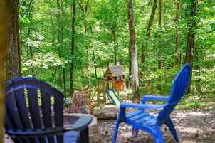 Cabaña, varias camas, bañera de hidromasaje, vistas a la montaña (Summer Moon Lodge) | Vistas desde la habitación
