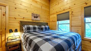 Cabin, Multiple Beds, Hot Tub, Mountain View (Summer Moon Lodge) | 2 bedrooms, individually decorated, individually furnished, bed sheets