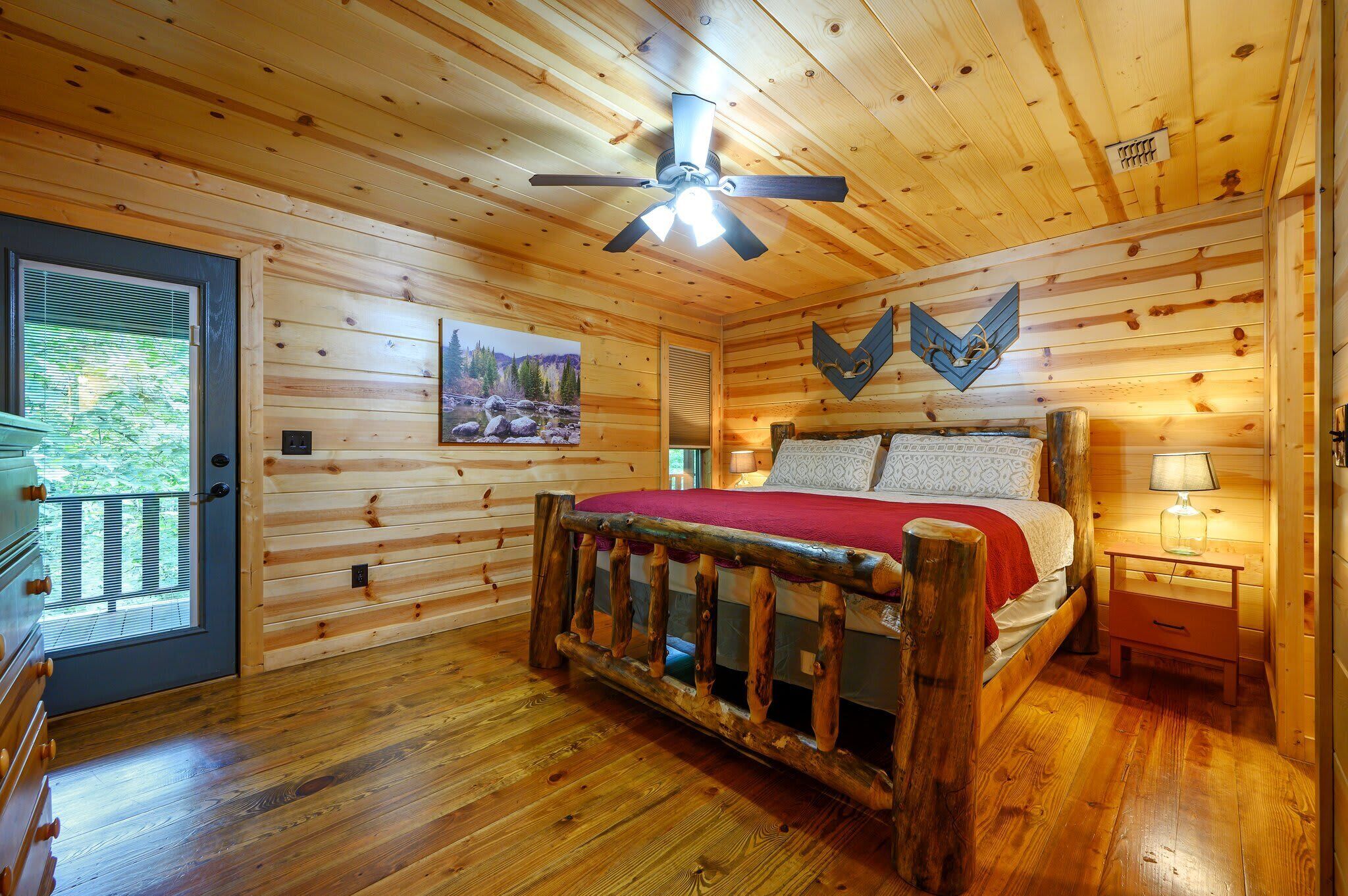 Cabin, nhiều giường, bồn tắm nước nóng, quang cảnh núi (Summer Moon Lodge) | 2 phòng ngủ, truy cập Internet không dây miễn phí 