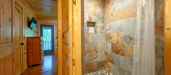 Summer Moon Lodge - For 8ppl