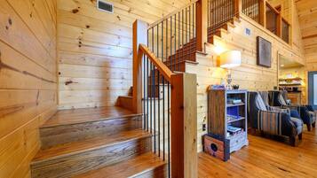 Cabin, Multiple Beds, Hot Tub, Mountain View (Summer Moon Lodge) | Interior