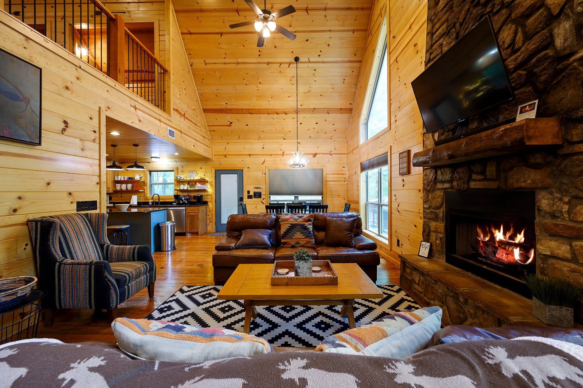Cabin, Multiple Beds, Hot Tub, Mountain View (Summer Moon Lodge) | Living area | 41-inch flat-screen TV with digital channels