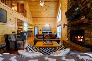Living area - Summer Moon Lodge - For 8ppl (Broken Bow)