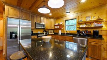 Cabin, Multiple Beds, Hot Tub, Mountain View (Summer Moon Lodge) | Private kitchen | Fridge, microwave, coffee/tea maker