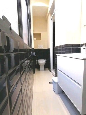 Hair dryer, towels, soap, toilet paper - Spanish Steps Suite (Roma)