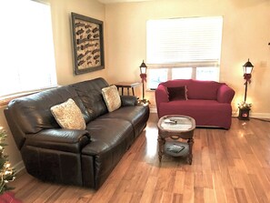 TV - Near Disney! Lakefront 3-bedroom 2 bath home in Winter Garden (Winter Garden)