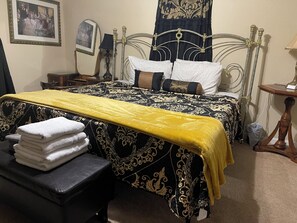 3 bedrooms, iron/ironing board, WiFi, bed sheets - Near Disney! Lakefront 3-bedroom 2 bath home in Winter Garden (Winter Garden)