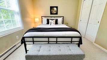 Schreibtisch, Bügeleisen/Bügelbrett, Reisekinderbett, kostenloses WLAN