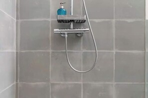 Shower, hair dryer, towels, soap - Casa Oliveira (Lagos)