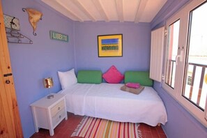 2 quartos, ferros/tábuas de passar roupa, Wi-Fi, roupa de cama