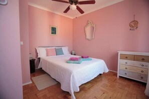 Iron/ironing board, WiFi, bed sheets