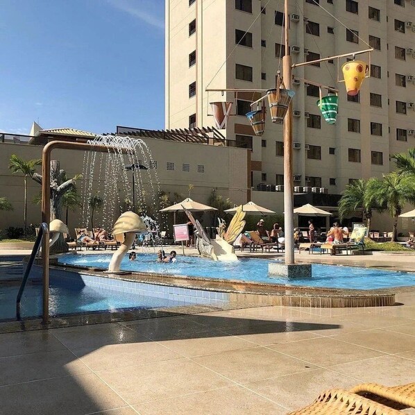 5 outdoor pools