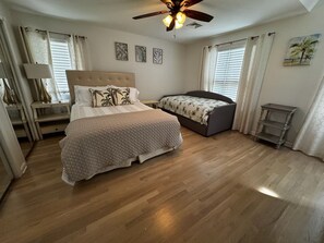 4 bedrooms, WiFi, bed sheets - Sunny Surfside Oasis (Seaside Park)