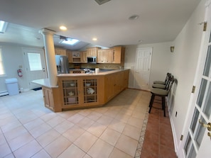 Microwave, oven, stovetop, dishwasher - Sunny Surfside Oasis (Seaside Park)