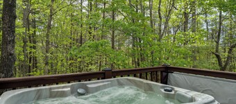 Boujee Bear Lodge - A peaceful cabin getaway!