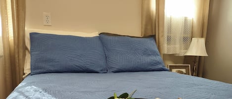 3 bedrooms, desk, iron/ironing board, free WiFi