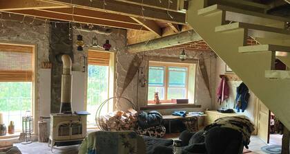 Delightful cordwood cabin -Westmore near Burke Mtn, Lake Willoughby - Jay Peak.