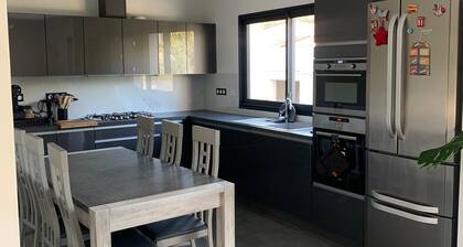 4-bedroom villa with pool - Montarnaud (34) - Families only