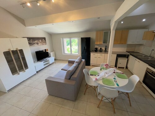 50 sqm apartment in Vaugneray - Quiet, nature and comfort 18 km from Lyon