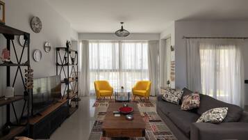 House, 3 Bedrooms, Accessible, Smoking | Living room