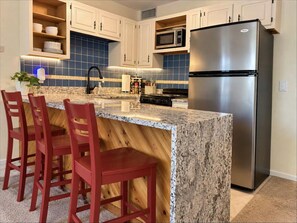 Private kitchen - Private Deck ⎮ Direct Lake Views (Osage Beach)