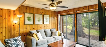 5 Mi to Lake Oroville: Huge Riverfront Home!