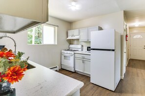 Fridge, microwave, stovetop, coffee/tea maker