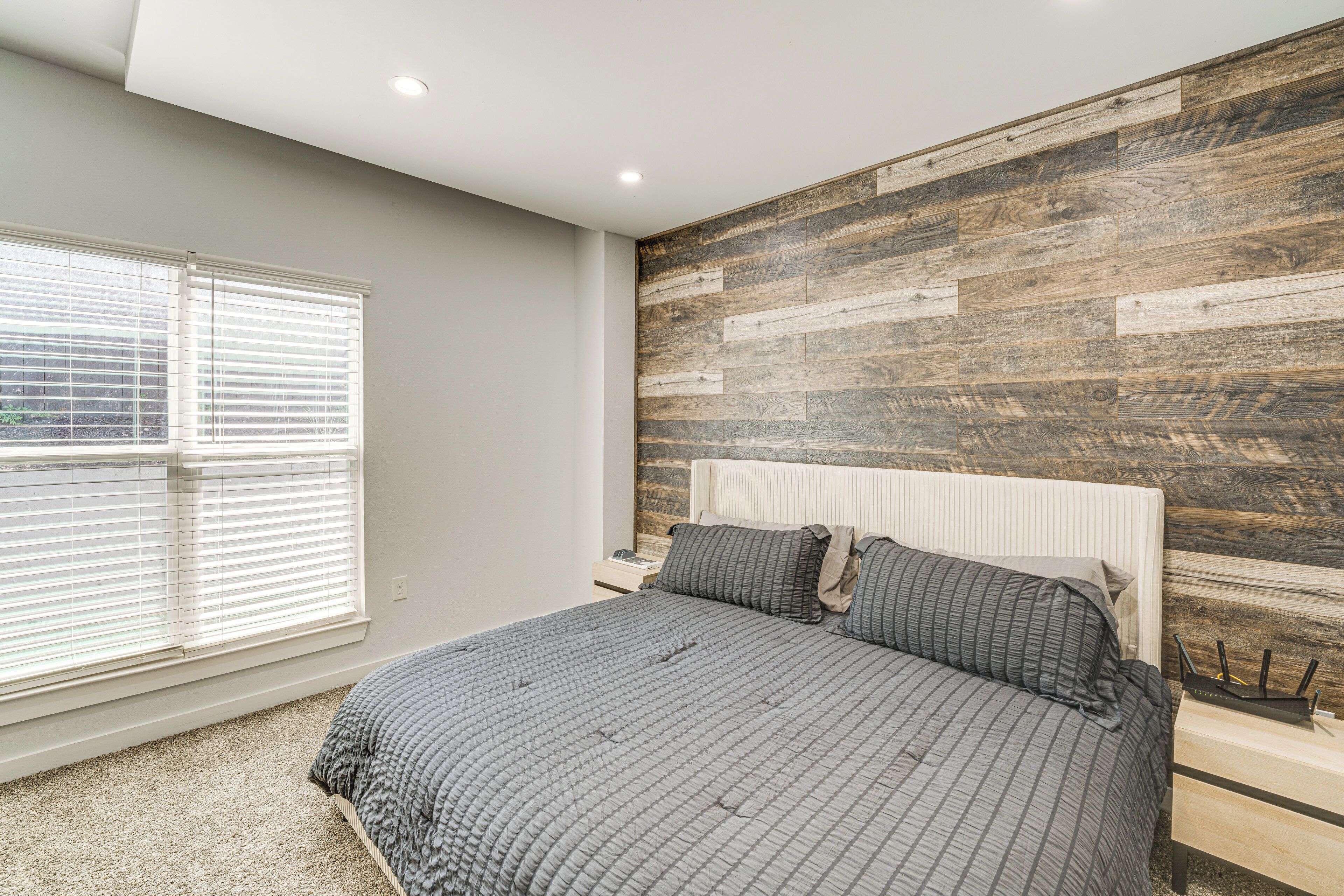 3 bedrooms, internet, bed sheets