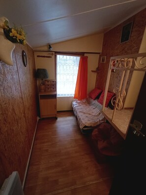 2 chambres, fer et planche à repasser, literie fournie