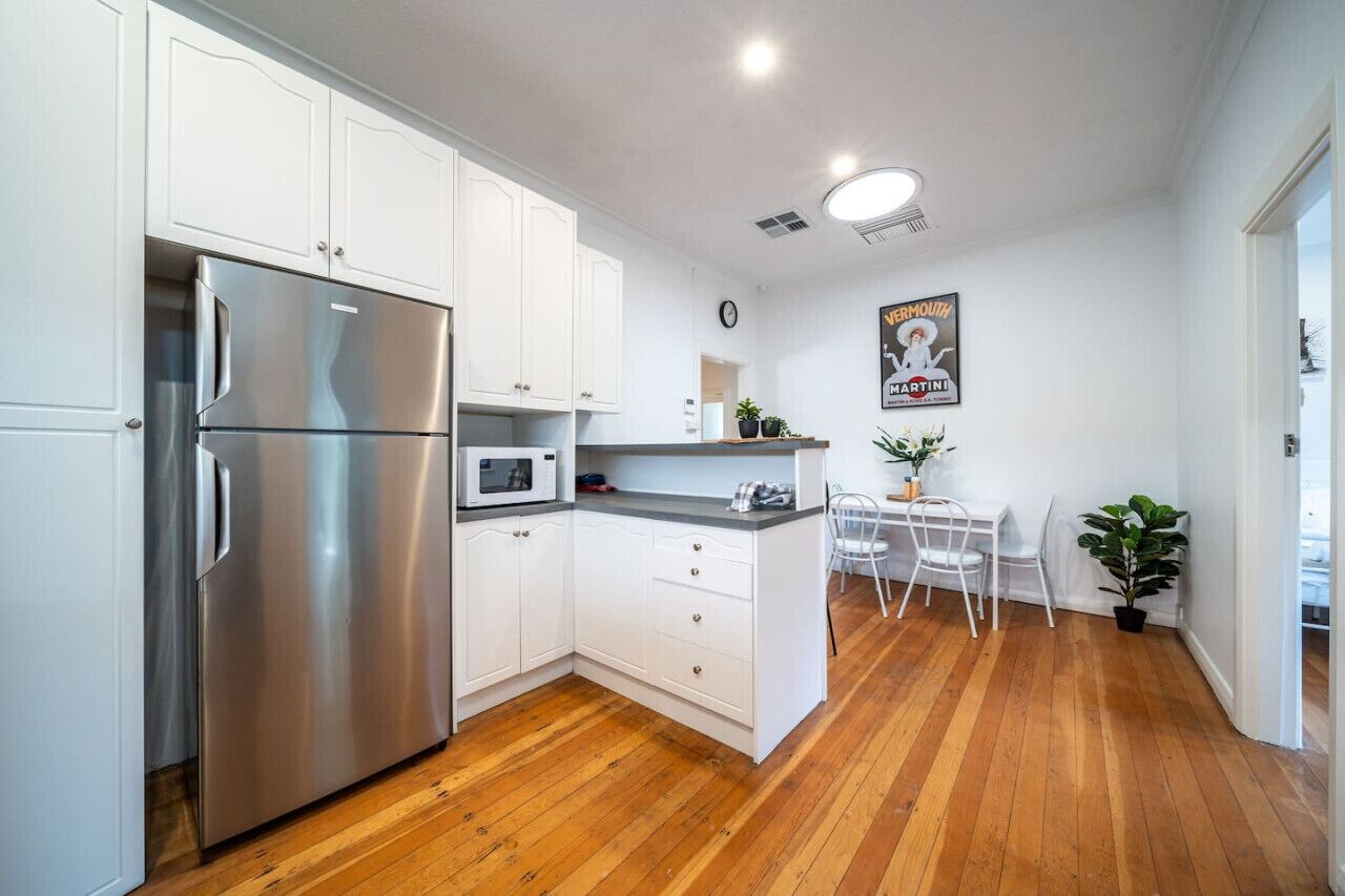 Frigorífic, microones, forn i placa de cuina 