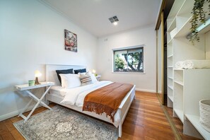 2 bedrooms, WiFi, bed sheets - Jupiter - 3BR WiFi BBQ (Torrensville)