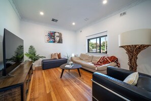 TV - Jupiter - 3BR WiFi BBQ (Torrensville)