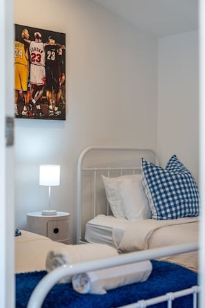 2 bedrooms, WiFi, bed sheets