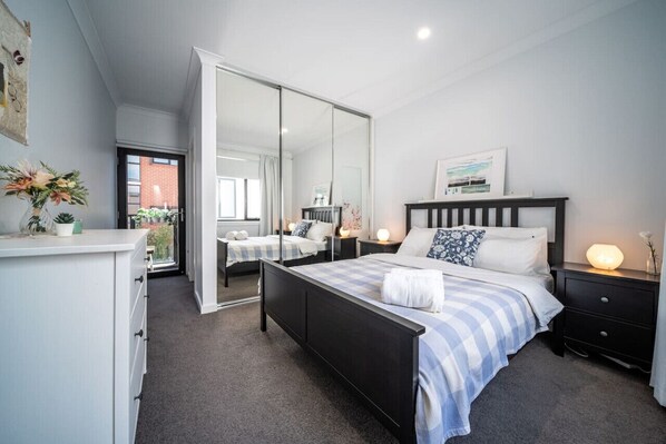 2 bedrooms, desk, iron/ironing board, WiFi