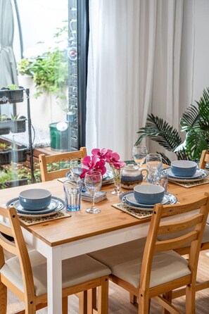 Dining - Kashida - 2BR Townhouse WiFi Study (Tonsley)