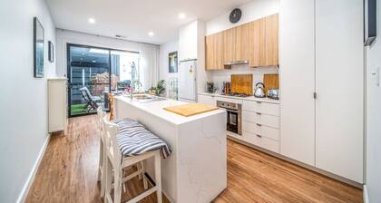 Kashida - Persian-Style Townhouse with Office