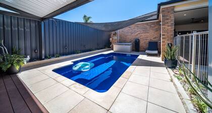 Sailors' Retreat 3BR Pool Beach Study