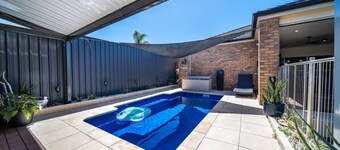 Sailors' Retreat 3BR Pool Beach Study