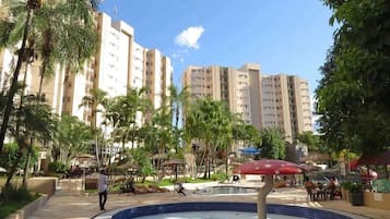 9 piscinas externas