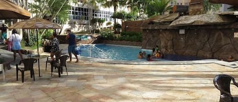 9 outdoor pools
