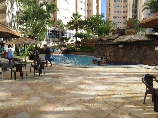 9 udendørs pools