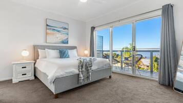 4 bedrooms, desk, iron/ironing board, WiFi