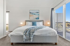 4 bedrooms, desk, iron/ironing board, WiFi