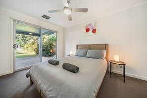 5 bedrooms, desk, iron/ironing board, WiFi