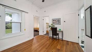 3 bedrooms, desk, WiFi, bed sheets