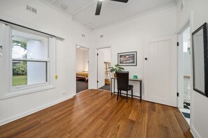 3 bedrooms, desk, WiFi, bed sheets