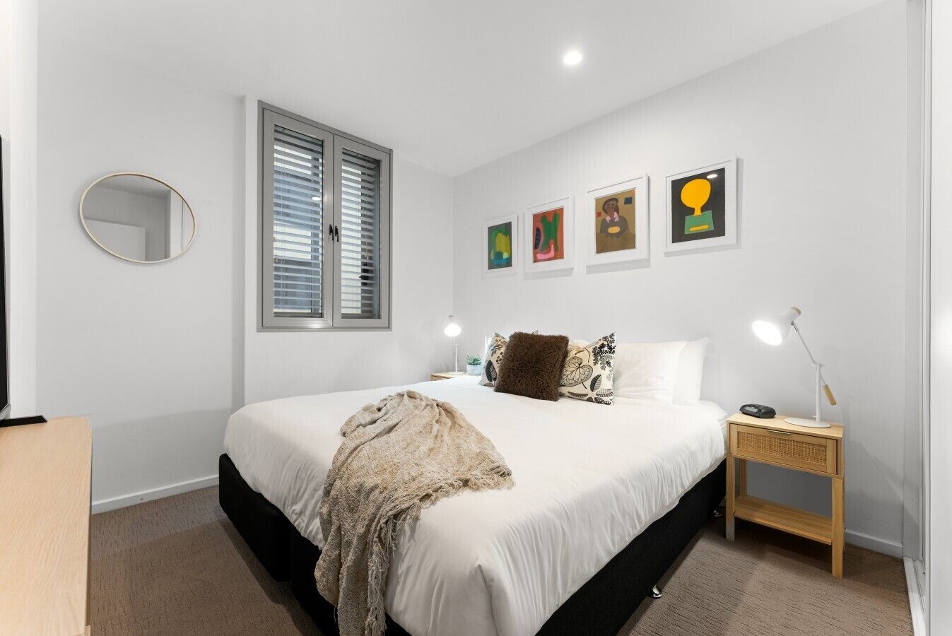 2 bedrooms, desk, iron/ironing board, WiFi