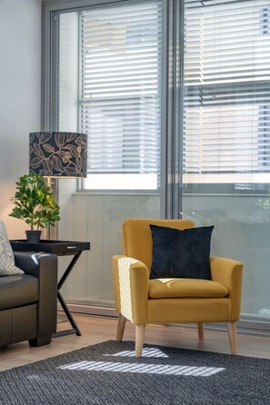 TV - Artful Escape on York - 2x Carpark, Wifi, East End (Adelaide)