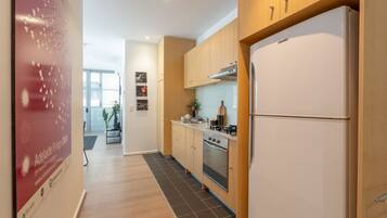 Refrigerador, microondas, horno, placa de cocina